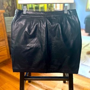 NWT Stella Luce faux leather/snake skin skirt, black, large